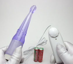 開封してみました。<br>単3電池2本付属です。