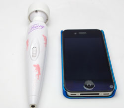 I-phoneと比較してみました。<br>調度良いサイズ。