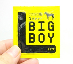 ラージサイズのLというロゴが特徴的です。