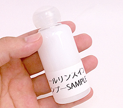 中身は乳白色です。上品な香りがします。