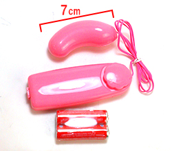 本体サイズです。単3電池×2本が付属しています。