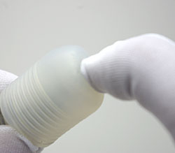 ヘッドは押さえるとへこむ程よい張り。<br>ヘッドをめくると・・・。