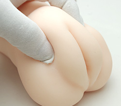 プルプル肉厚の見事な閉じマン。<br>プニプニと柔らかくなんだか可愛いらしい。