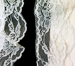 肩部分のレースは繊細な刺繍を施しています。