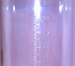 日々の成長が分かるようにシリンジには200㎜のメモリ付き！