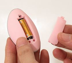 コントローラーに付属の23A12V電池をセット！
