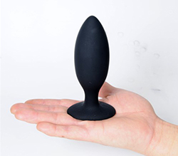 ずっしりと重量感を感じさせてくれるアナルプラグです。