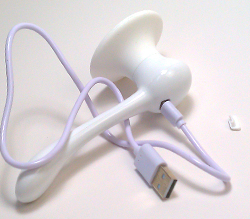 USBによる充電式です。