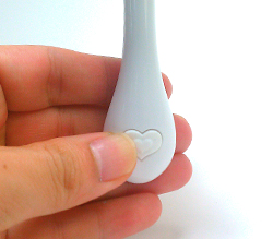 押すごとにON→4種の回転パターン→OFFの順で繰り返します。