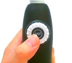 真ん中のボタンを押してON+１０ファンクション！<br>ダイヤルで強弱となり長押しでOFFとなります。