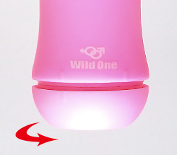 イメージ商品のカラーはピンクです。<br>底部分を回して電池を取り出します。