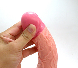 先端は肉厚で柔らかめ！優しい挿入で負担が少ない！