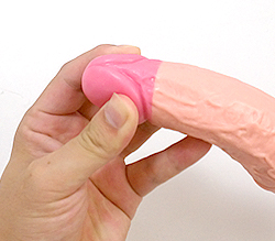 亀頭は柔らかく、竿と固さが違うのでリアルな挿入感♪