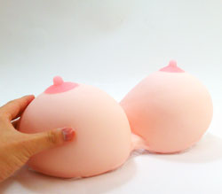 手のひらに収まりきらない大きさです！