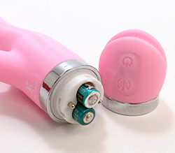 単4電池×2をセットします。