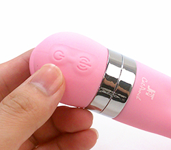 下は電源ボタン、上は振動パターンを切り替えるボタンとなっています！