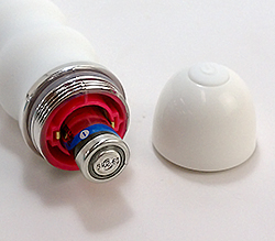 付属の単3ｘ1をセットします。