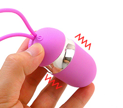 長押しで電源を入れてスティックリモコンで操作します。