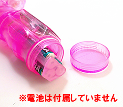 別売りの単4ｘ3をセットします。