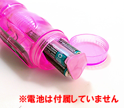 別売りの単4ｘ3をセットします。