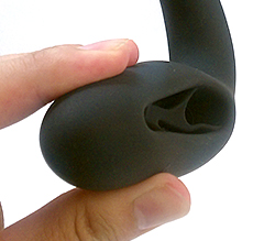 空洞を潰す事でコンパクトな挿入となり、内部で広がる感覚が堪らない！