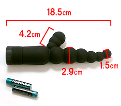 本体サイズと付属の電池です。