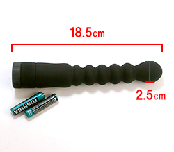 本体サイズと付属の電池です。