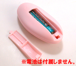 リモコンは別売りの単4ｘ1をセットします。
