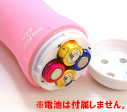 別売りの単3ｘ4をセットします。