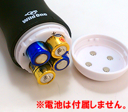別売りの単3ｘ4をセットします。