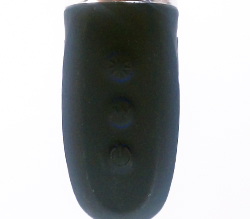 一番上が押し続けると一瞬でMAX振動に切り替わるターボボタン、真ん中が振動切替、一番下が電源ボタンとなっています。