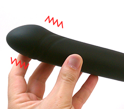 先端が振動しているので、奥まで突かれて奥まで震える！