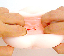 狭くなっていく膣道とピストンの度に吸引するバキューム！