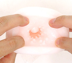 ヒダとイボのジョリジョリがねっとり絡みつきます。