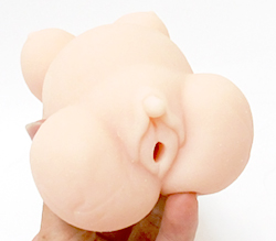 大きなクリトリスが付いたトルソー型のボディ！