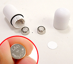 ボタン電池LR41×２個をセットします。