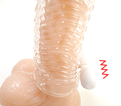 根本付近に搭載されたローターが激しく振動。ボディに施された溝が内部を擦ります。