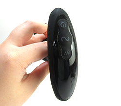 持ち手側にあるボタンは上から電源ON/OFF、マッサージローラー3種、ヘッドバイブ5種のボタン。