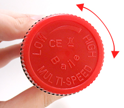 底の部分を回す事で振動を調整できます。