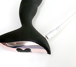 本体はUSB充電式です。