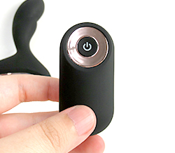 リモコンのボタン長押しで電源ON・再度長押しで一時停止・ファンクション切替ができます。