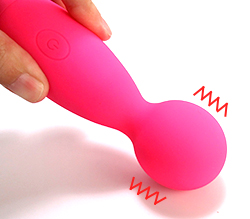 ヘッド部分はフレキシブル仕様。刺激したいところにフィットします！