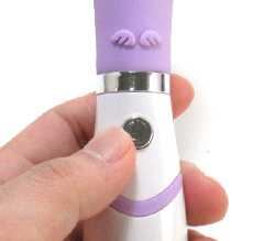 電源ボタンです。バイブ初体験にも扱いやすい3段階の振動強弱付き。
