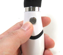 電源ボタンです。バイブ初体験にも扱いやすい3段階の振動強弱付き。