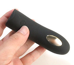電源ボタンを長押しすることで、電源が入ります。