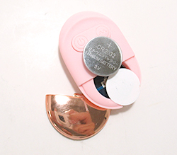 °CR2032򥻥åȤޤ΢򳰤ƤѤ