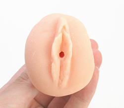 ミニサイズの小ぶりな挿入口