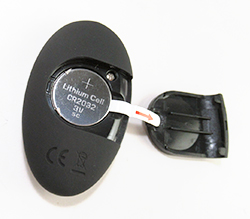 絶縁体をとります。電池はCR2032電池です。