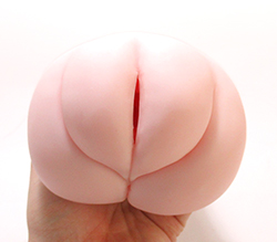 もりもりっと盛り上がった肉感に無垢な縦スジ。
