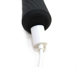 充電時間180分で約65分の連続使用。